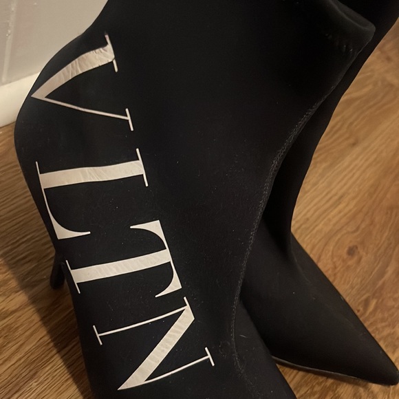 Valentino heels lightly worn - Picture 2 of 4